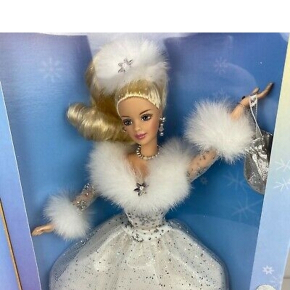 Barbie doll winter reflection - Picture 2 of 8